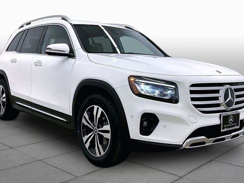 Used 2025 Mercedes-Benz GLB 250 image 3