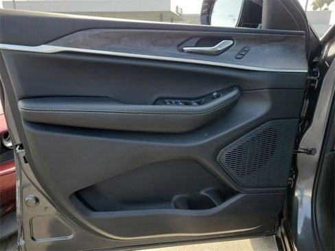 New 2025 Jeep Grand Cherokee Limited image 19