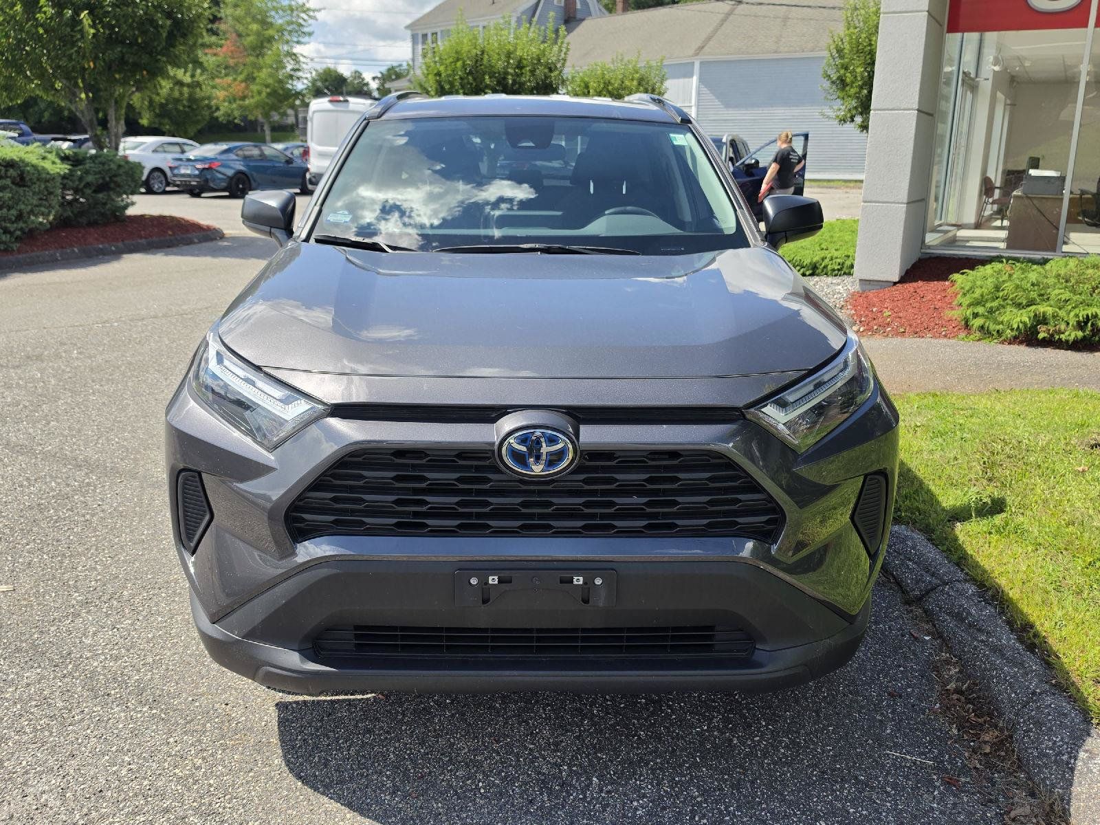 Used 2024 Toyota RAV4 LE AWD/4WD image 8