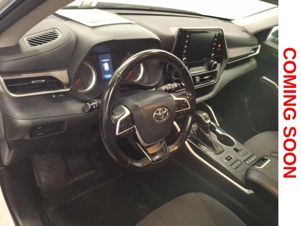 Used 2022 Toyota Highlander LE AWD/4WD image 19