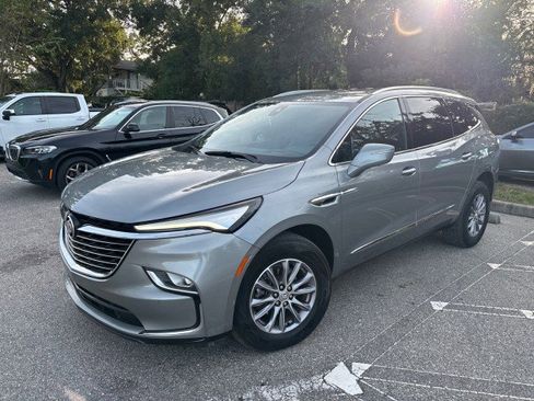 Used 2024 Buick Enclave Premium image 2