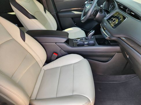 Certified 2023 Cadillac XT4 Sport FWD image 12