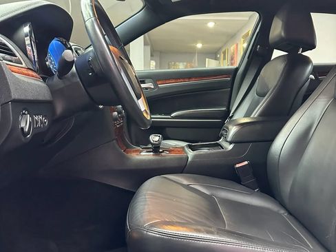 Used 2013 Chrysler 300 RWD image 10
