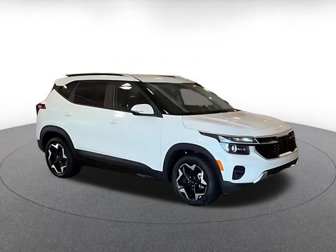 Used 2025 Kia Seltos S FWD image 2
