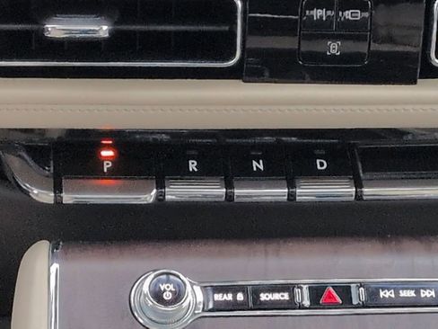 Used 2023 Lincoln Aviator Reserve w/ Equipment Group 201A AWD/4WD image 17