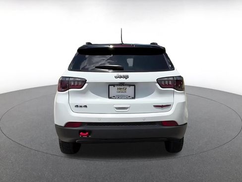 Used 2025 Jeep Compass Trailhawk AWD/4WD image 12