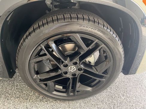 New 2026 Volkswagen Tiguan SE R-Line FWD image 10