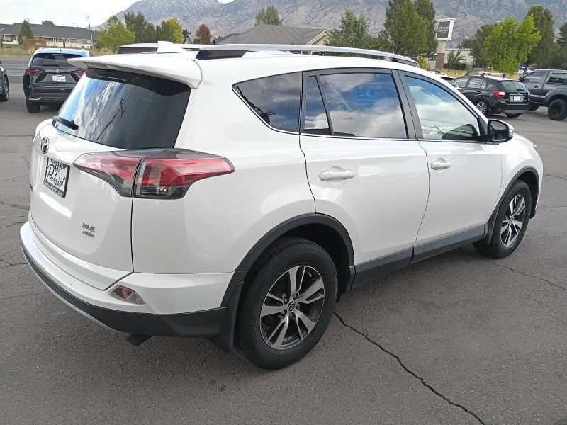 Used 2018 Toyota RAV4 XLE AWD/4WD image 5