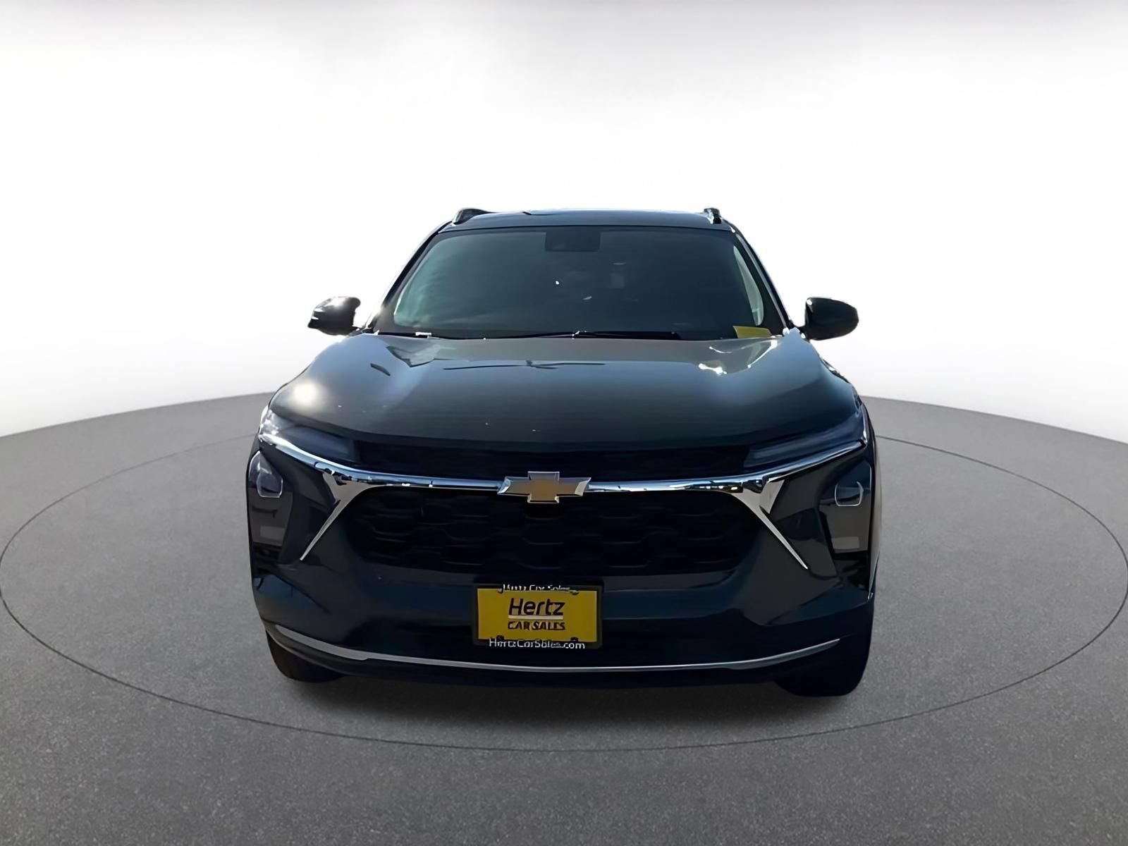 Used 2025 Chevrolet Trax LT w/ LT Convenience Package FWD image 4
