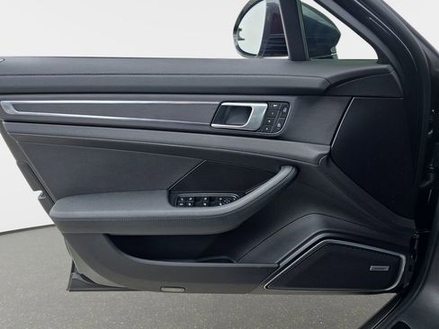 Used 2022 Porsche Panamera 4 E-Hybrid AWD/4WD image 30