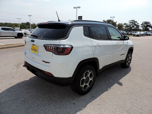 Used 2022 Jeep Compass Trailhawk w/ Trailhawk Convenience Group AWD/4WD image 5