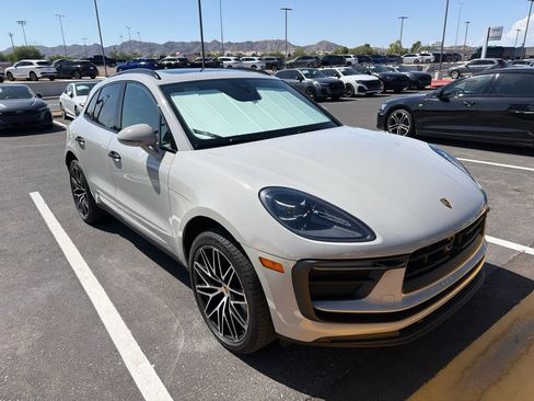 Used 2023 Porsche Macan S AWD/4WD image 3