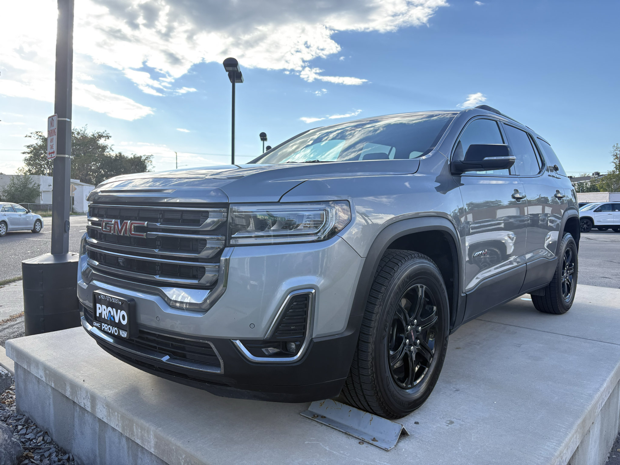 Used 2023 GMC Acadia AT4 w/ Technology Package AWD/4WD image 8