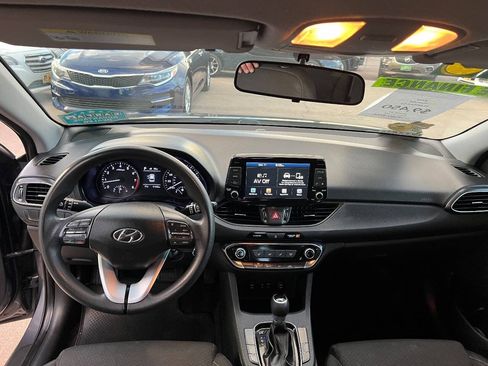 Used 2018 Hyundai Elantra GT FWD image 19