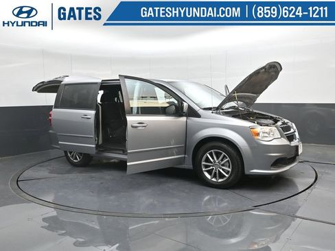 Used 2016 Dodge Grand Caravan SE image 54