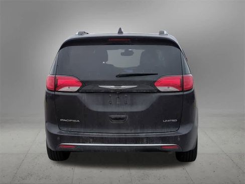 Used 2017 Chrysler Pacifica Limited image 5
