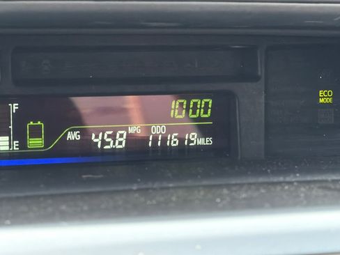 Used 2014 Toyota Prius V Three FWD image 22