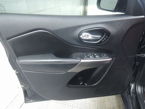 Used 2020 Jeep Cherokee Limited image 28