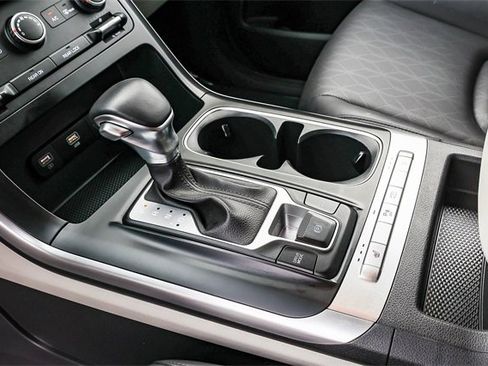 Used 2024 Kia Carnival LX image 21