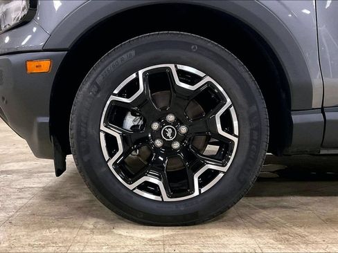 Certified 2025 Ford Bronco Sport Outer Banks w/ Outer Banks Tech Package+ AWD/4WD image 9