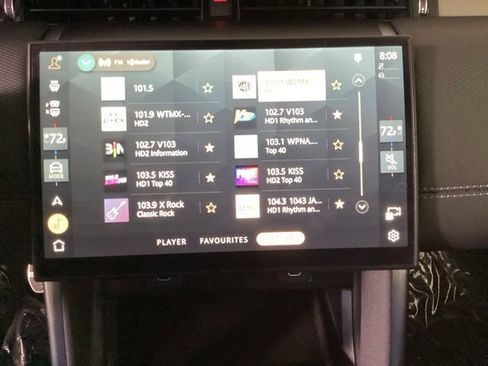 Used 2024 Land Rover Discovery Sport Dynamic SE image 18