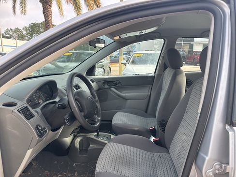 Used 2005 Ford Focus ZX4 Sedan image 2