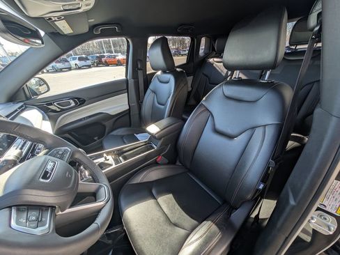 Used 2024 Jeep Compass Limited AWD/4WD image 14