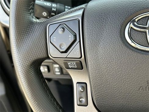 Used 2018 Toyota Tacoma TRD Off-Road image 33
