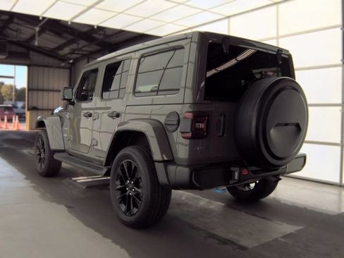 Used 2022 Jeep Wrangler Unlimited Sahara w/ Cold Weather Group AWD/4WD image 4