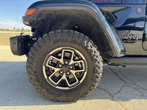 Used 2024 Jeep Gladiator Rubicon image 35