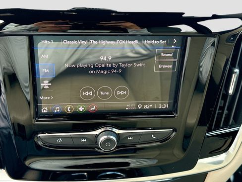 Used 2022 Chevrolet Traverse LS w/ LPO, Cargo Package FWD image 29
