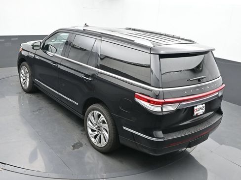 Used 2024 Lincoln Navigator Premiere AWD/4WD image 40