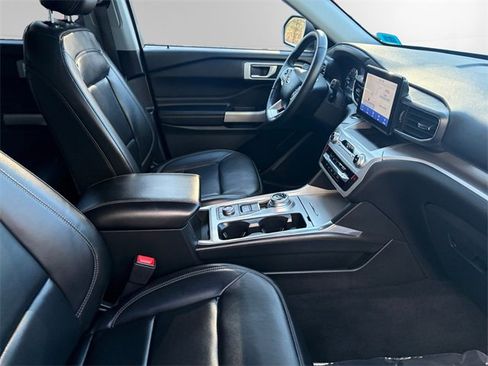 Used 2022 Ford Explorer XLT w/ Equipment Group 202A image 15