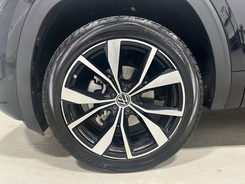 Certified 2024 Volkswagen Atlas SEL Premium R-Line image 23