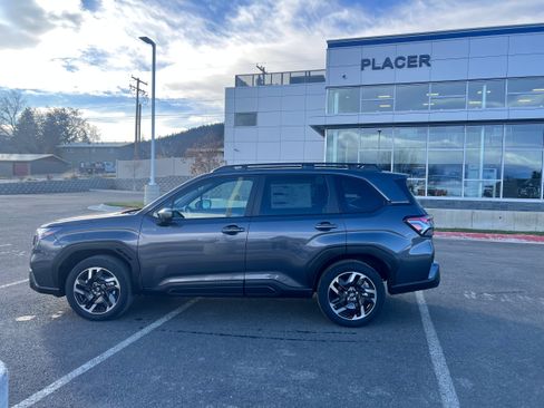 New 2025 Subaru Forester Premium image 2