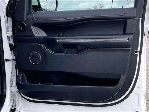 Certified 2024 Ford Expedition XLT image 28