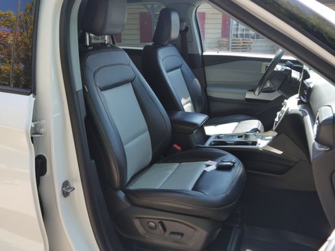 Certified 2023 Ford Explorer XLT w/ Equipment Group 202A AWD/4WD image 29