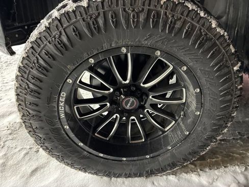 Used 2020 Nissan Titan PRO-4X w/ Pro-4x Convenience Package image 5