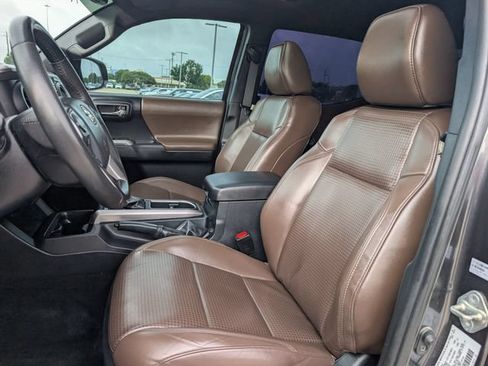 Used 2020 Toyota Tacoma Limited AWD/4WD image 28