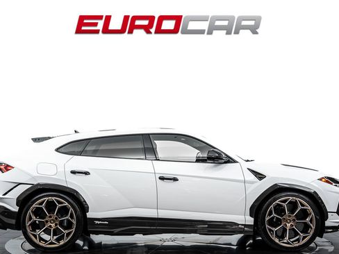 Used 2024 Lamborghini Urus Performante AWD/4WD image 6