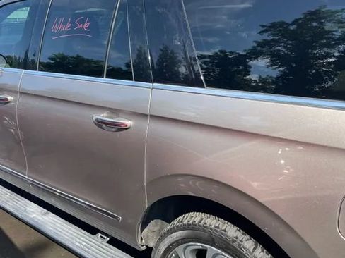 Used 2019 Lincoln Navigator L Reserve AWD/4WD image 3