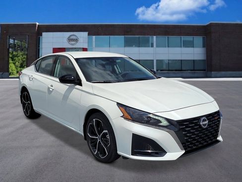 New 2026 Nissan Altima 2.5 SR FWD image 2