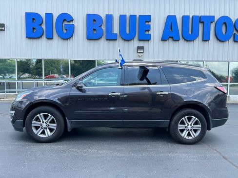 Used 2017 Chevrolet Traverse LT FWD image 2