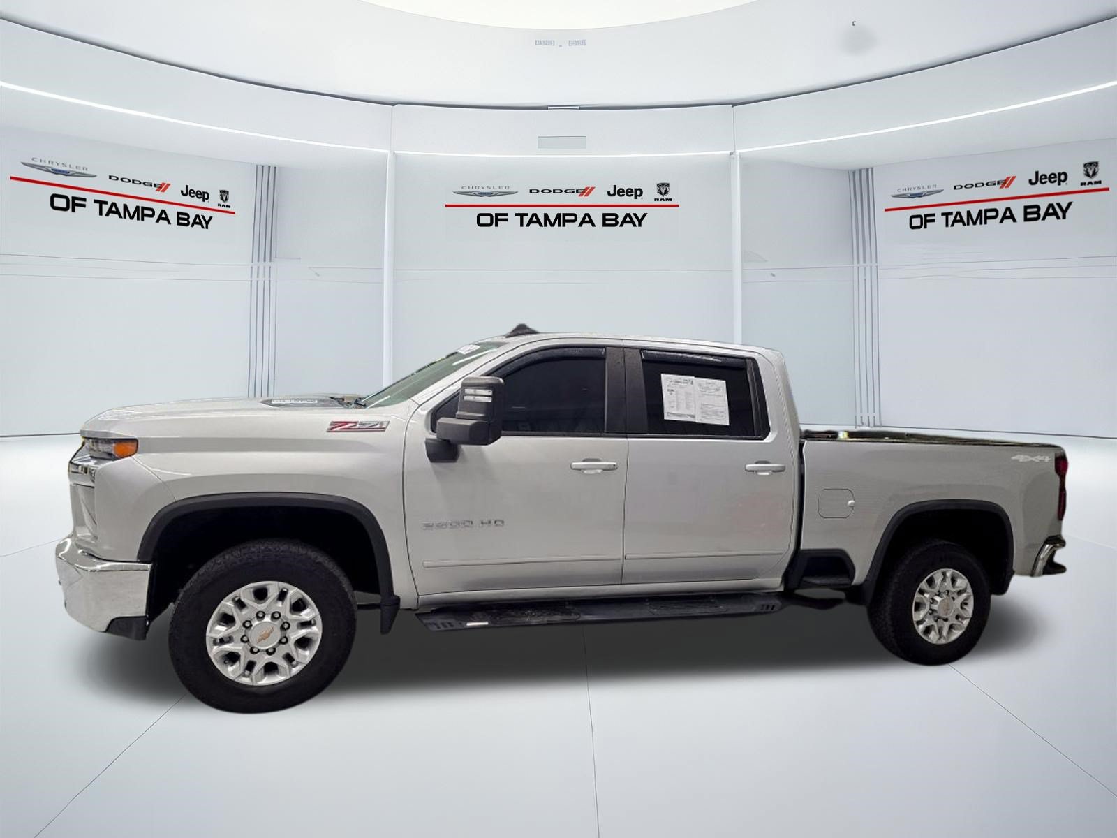 Used 2021 Chevrolet Silverado 2500 LT w/ Convenience Package AWD/4WD image 3