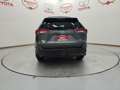 Used 2021 Toyota RAV4 XLE w/ Convenience Package image 7