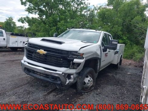 Used 2024 Chevrolet Silverado 3500 W/T w/ WT Convenience Package AWD/4WD image 4