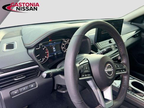 Used 2024 Nissan Altima 2.5 SR w/ SR Premium Package image 11