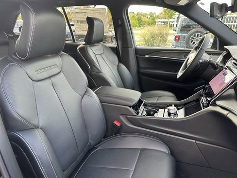 New 2025 Jeep Grand Cherokee Overland image 17