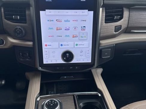 Used 2024 Ford Expedition Limited AWD/4WD image 21