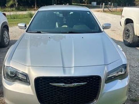 Used 2020 Chrysler 300 S RWD image 2